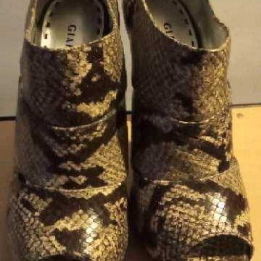 Shoes - Picture 4 of 5